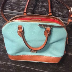 ❤️Beautiful Dooney and Bourke handbag❤️